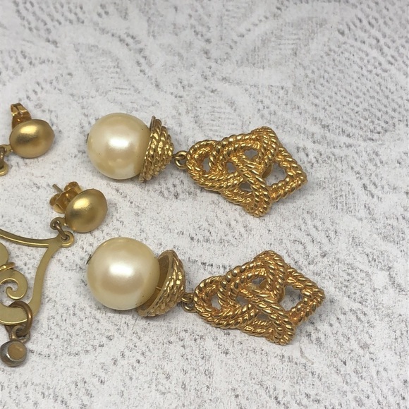 Bundle lot 2 faux pearl baroque style statement glam earrings - Picture 3 of 7